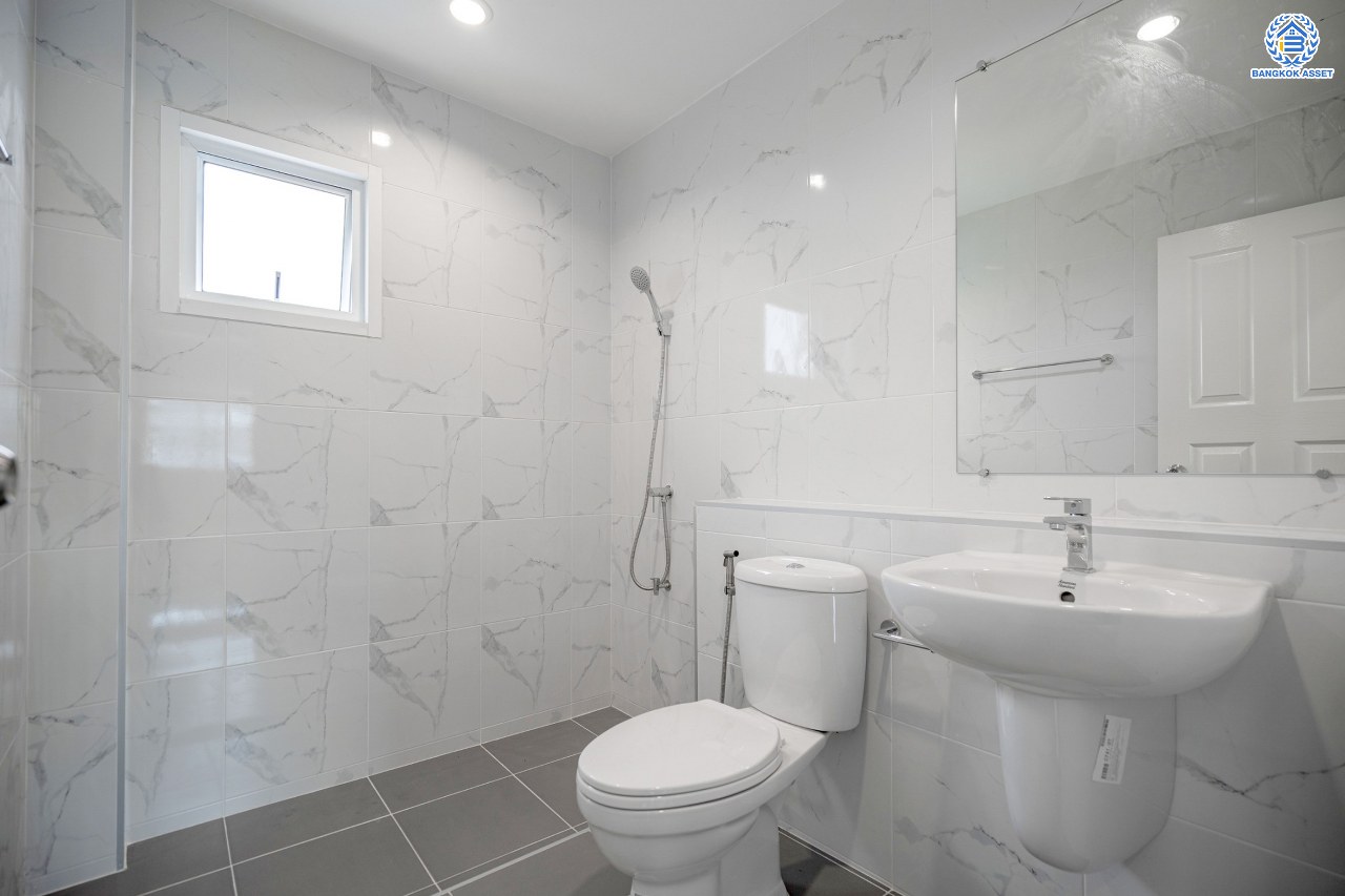 บ้านมือสองตกแต่งใหม่ โครงการ มณีรินทร์พาร์ค รัตนาธิเบศร์-ท่าอิฐ หลังมุม แบรนด์ Property Perfect เนื้อที่ 74.10 ตร.ว. ฟังก์ชัน 3 ห้องนอน 3 ห้องน้ำ 1 ห้องอเนกประสงค์ จอดรถได้ 2 คัน บนทำเลศักยภาพ เชื่อมต่อทั้ง ถนนรัตนาธิเบศร์ และถนนราชพฤกษ์ ใจกลาง 2 เซ็นทรัลฯ ใกล้ทางด่วน "งามวงศ์วาน" และรถไฟฟ้า "สถานีบางรักน้อยท่าอิฐ"